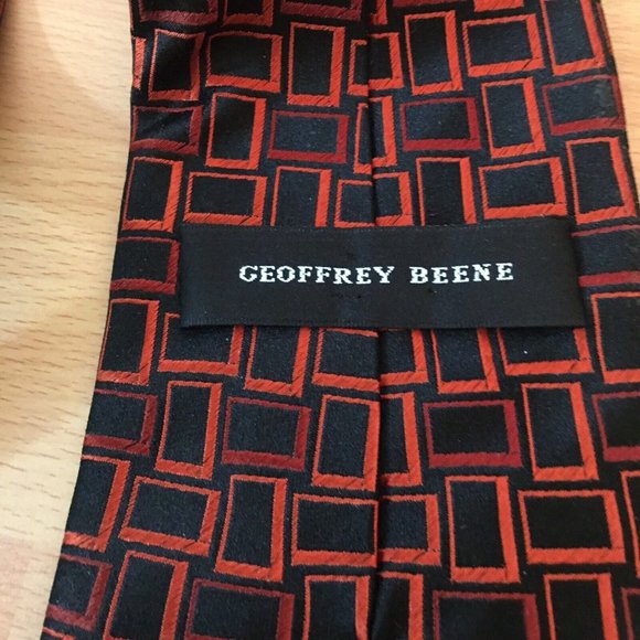 Geoffrey Beene 100% Silk Red Black Abstract Squares Men’s Tie Stain Resistant - Picture 6 of 6
